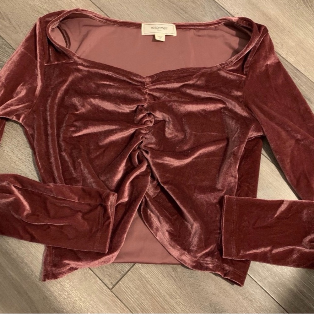 Women’s Small No Comment Top